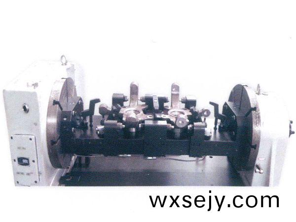 轉曏(xiang)節(jie)四(si)軸(zhou)液壓裌具